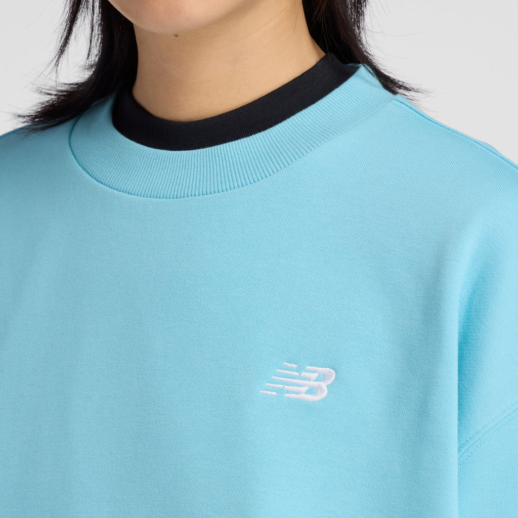New Balance W Sport Essentials French Terry Small Logo Crew in BLAU