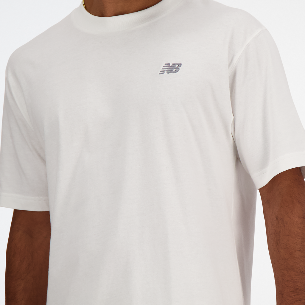 New Balance Sport Essentials Small Logo T-Shirt in WEISS