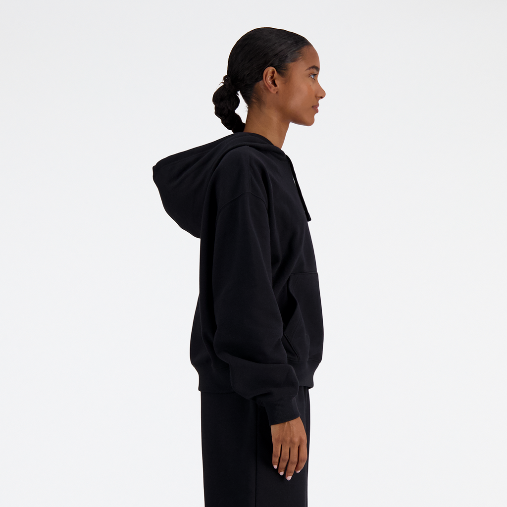 New Balance W Sport Essentials French Terry Small Logo Hoodie in SCHWARZ