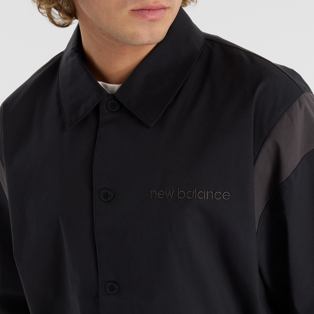 New Balance Athletics Varsity Jacket in SCHWARZ