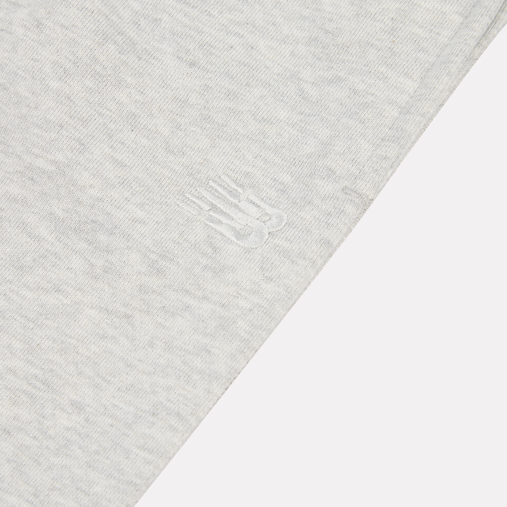 New Balance B New Balance French Terry Small Logo Jogger in GRAU