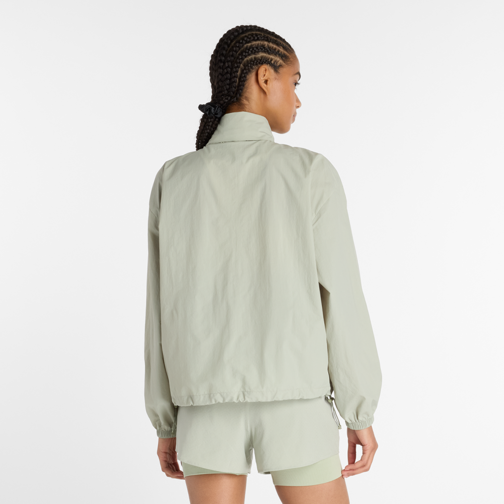 New Balance W NB Athletics Woven Jacket in GRÜN