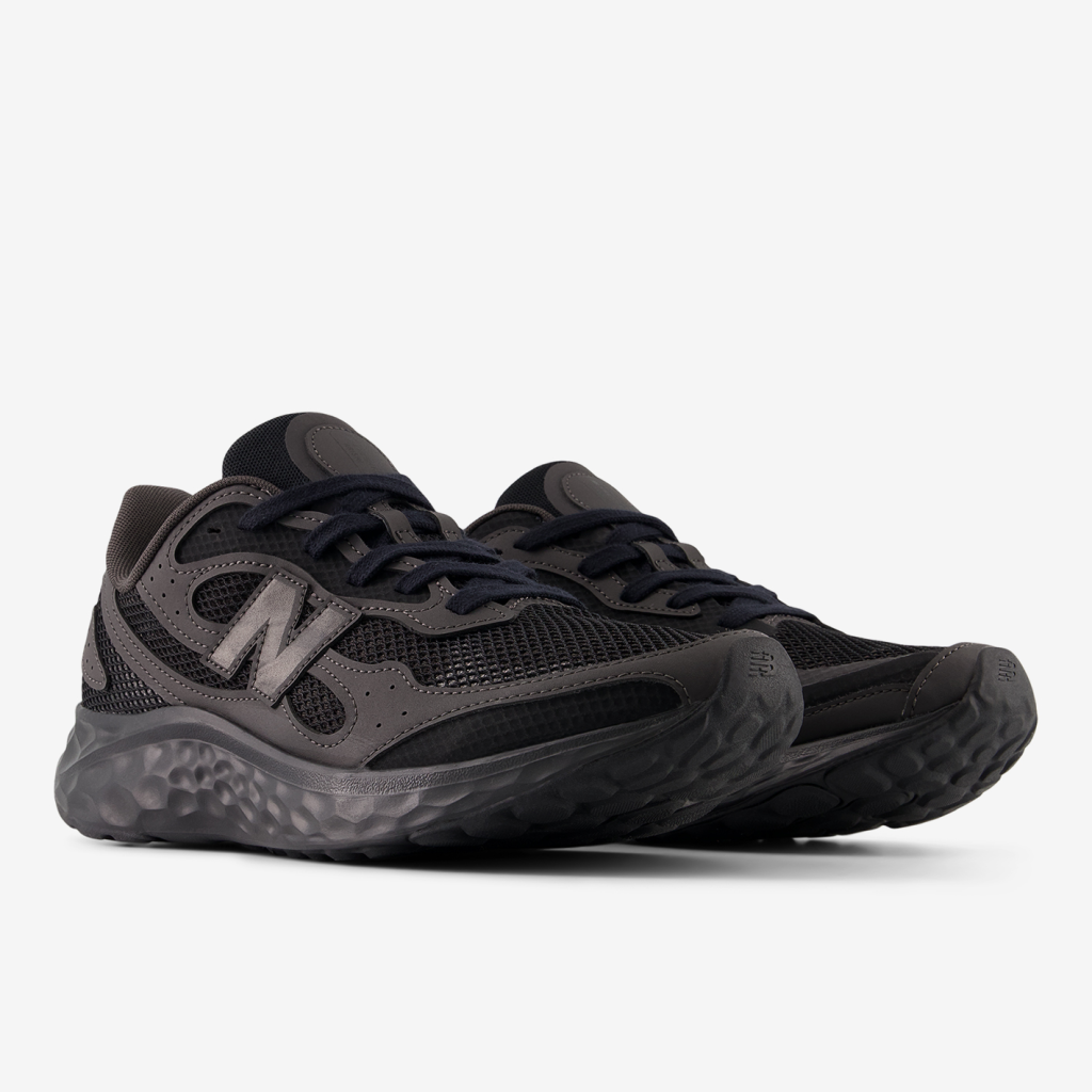 New Balance M Arishi v4 Laufschuhe in SCHWARZ