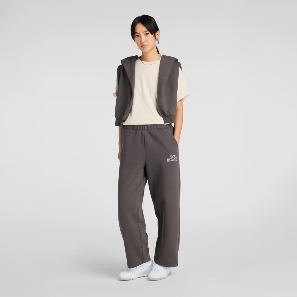 New Balance W Linear Heritage Fleece Barrel Pant in SCHWARZ
