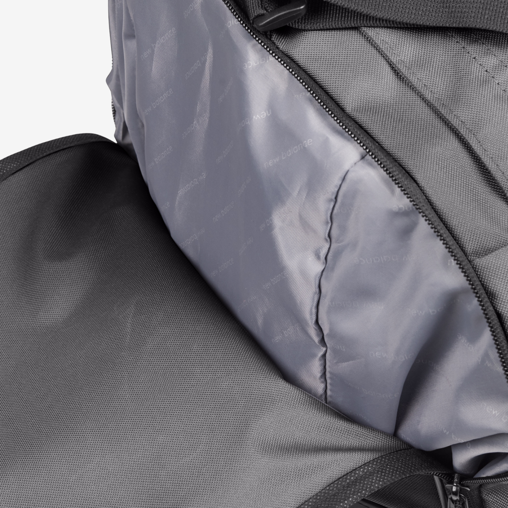 New Balance Athletics Duffle 2.0 Medium in SCHWARZ