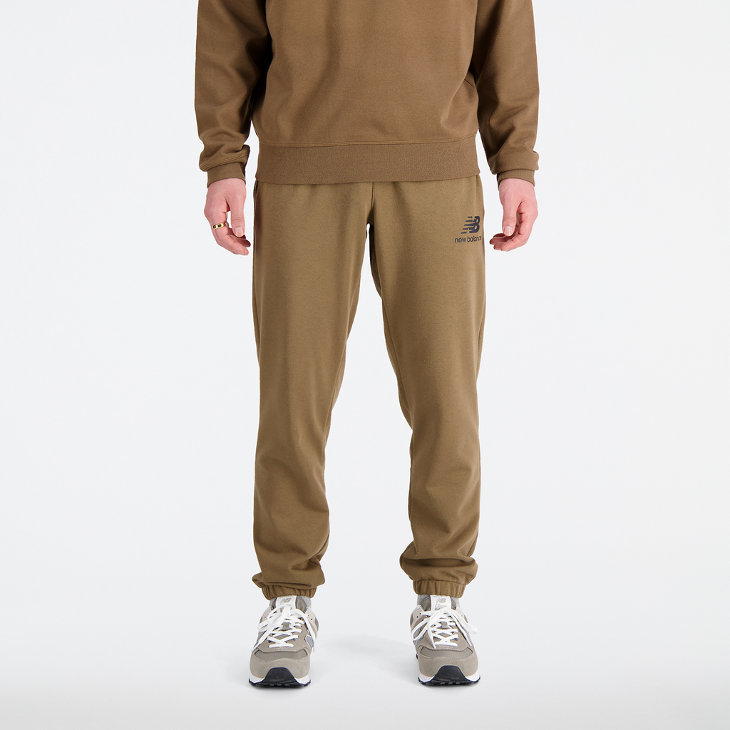 New Balance Essentials Stacked Logo Sweatpant in BRAUN