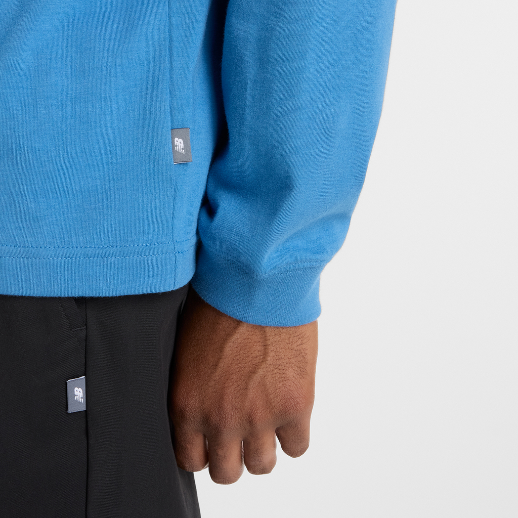New Balance Relaxed Linear Athletics Long Sleeve in BLAU