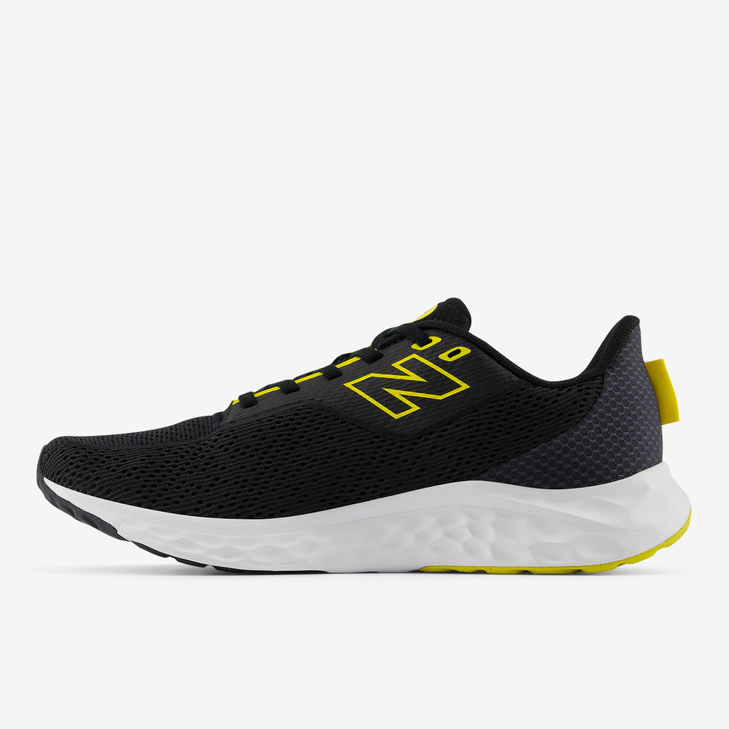 New Balance M Arishi v4 Laufschuhe in SCHWARZ