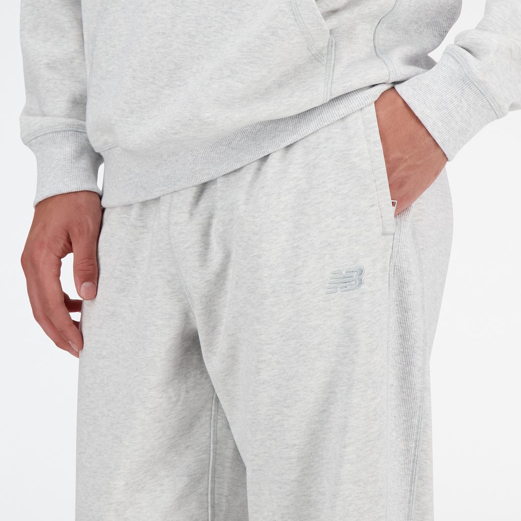 New Balance NB Athletics French Terry Jogger in GRAU