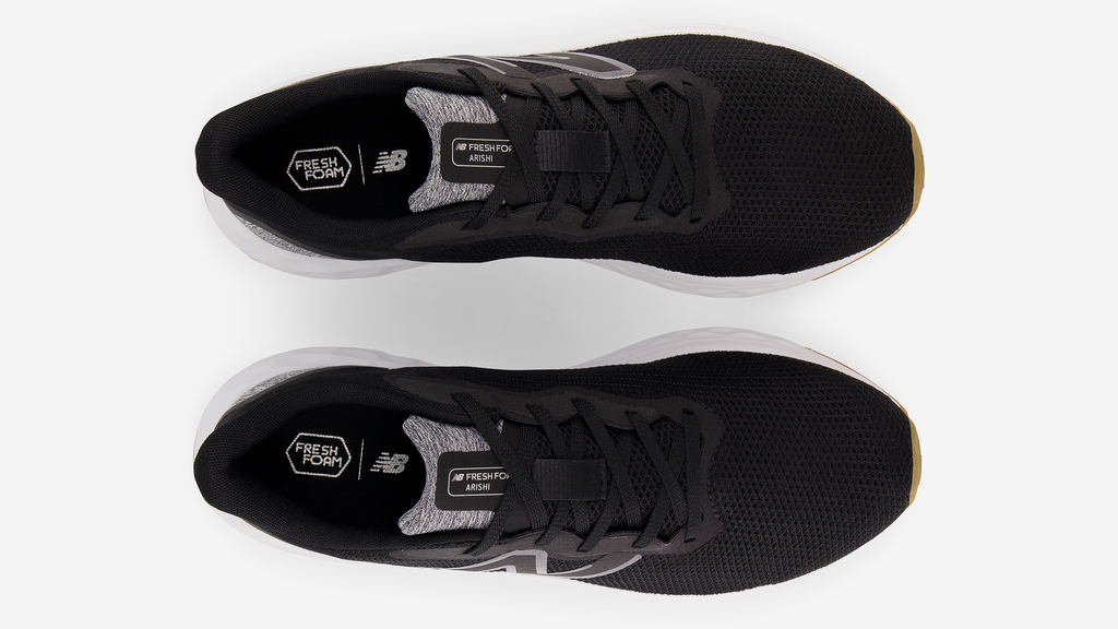 New Balance M Arishi v4 Laufschuhe in SCHWARZ