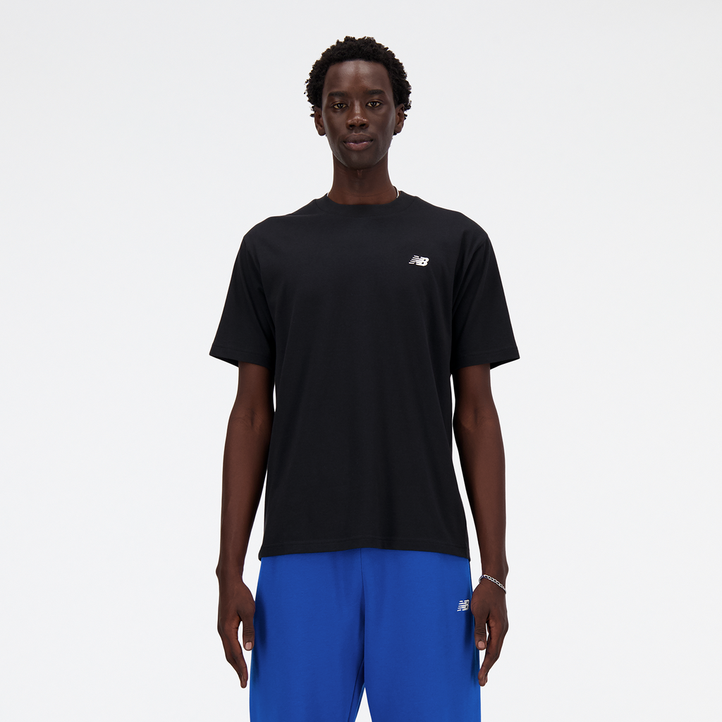 New Balance Sport Essentials Small Logo T-Shirt in SCHWARZ