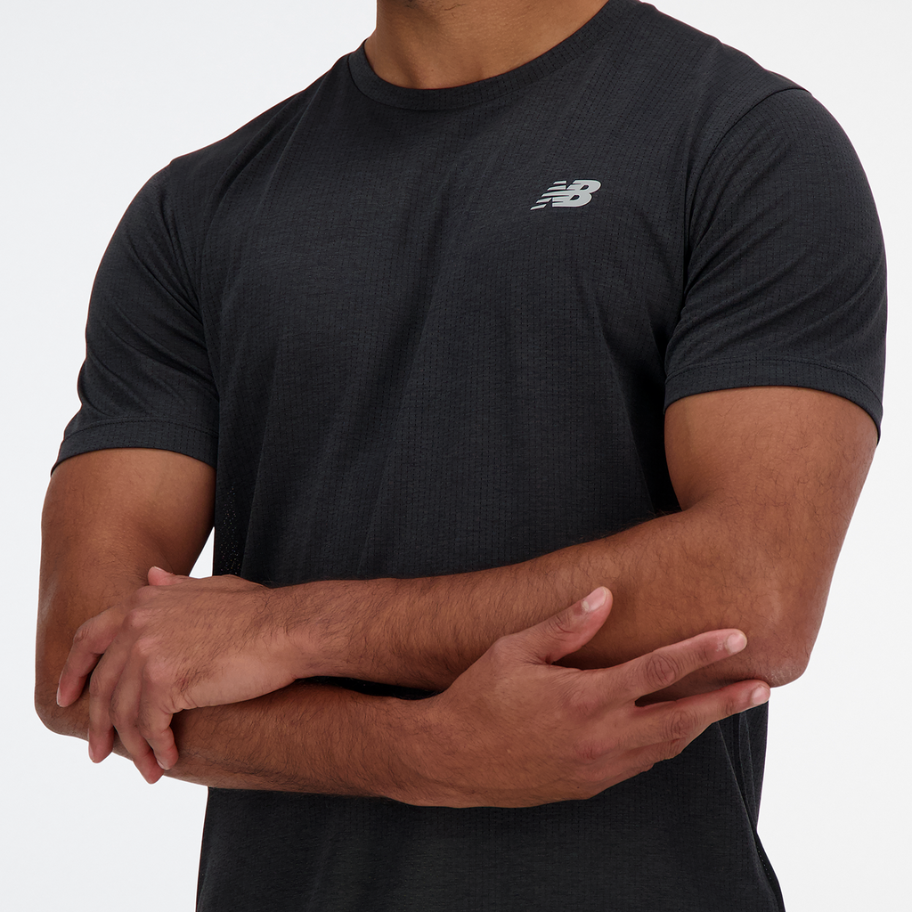 New Balance NB Athletics Run T-Shirt in SCHWARZ