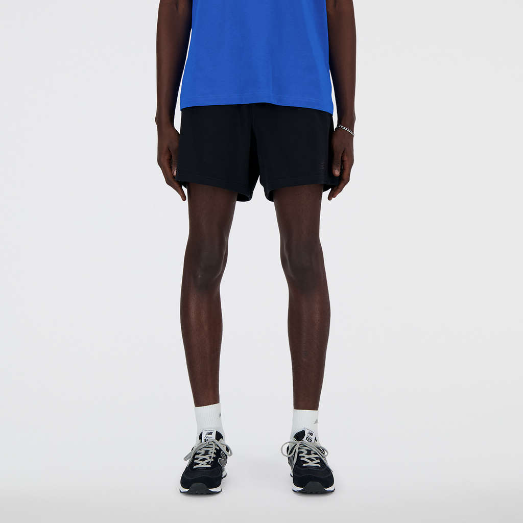 New Balance NB Athletics French Terry Short 5 Inch in SCHWARZ