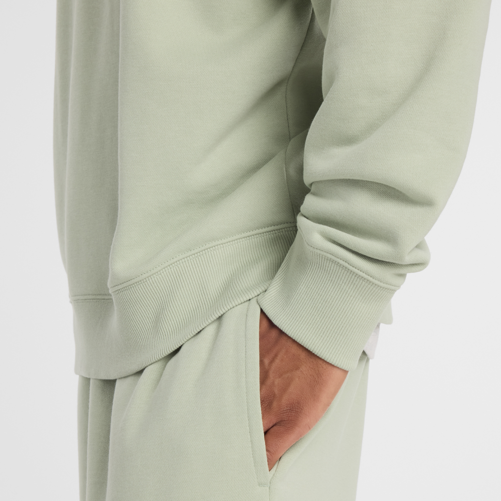 New Balance Sport Essentials Small Logo French Terry Crew in GRÜN