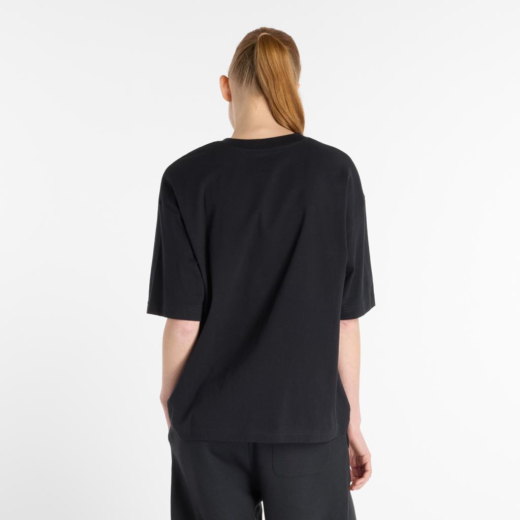 New Balance W Linear Heritage Oversized T-Shirt in SCHWARZ