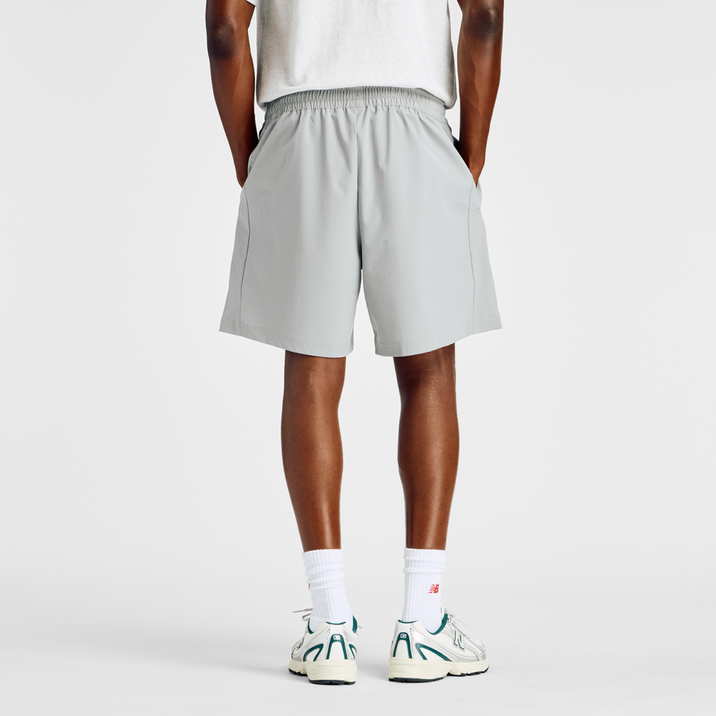 New Balance Athletics Stretch Woven Short 7" in GRAU