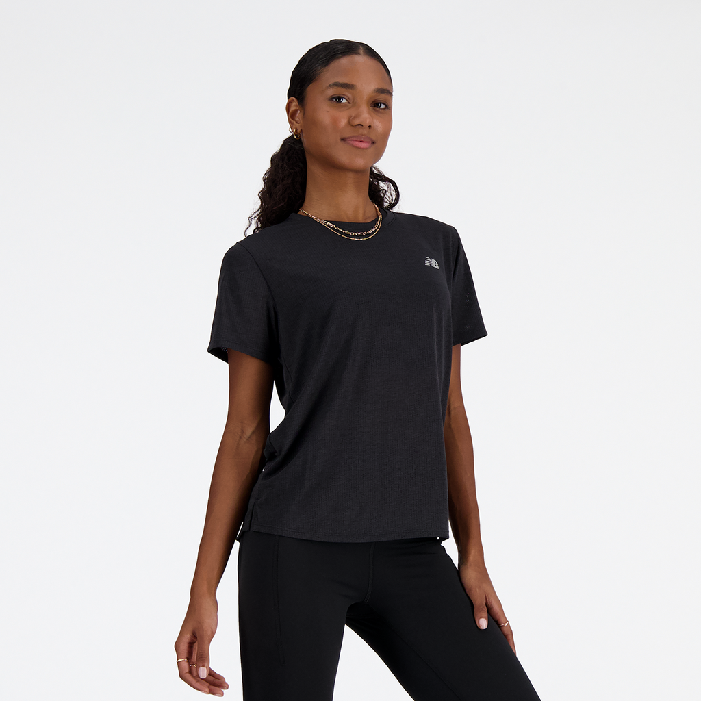 New Balance W NB Athletics Short Sleeve in SCHWARZ