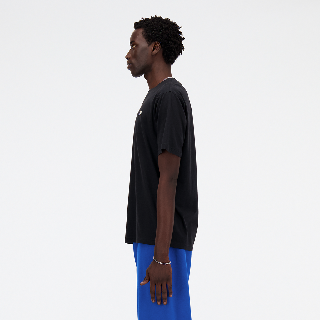 New Balance Sport Essentials Small Logo T-Shirt in SCHWARZ