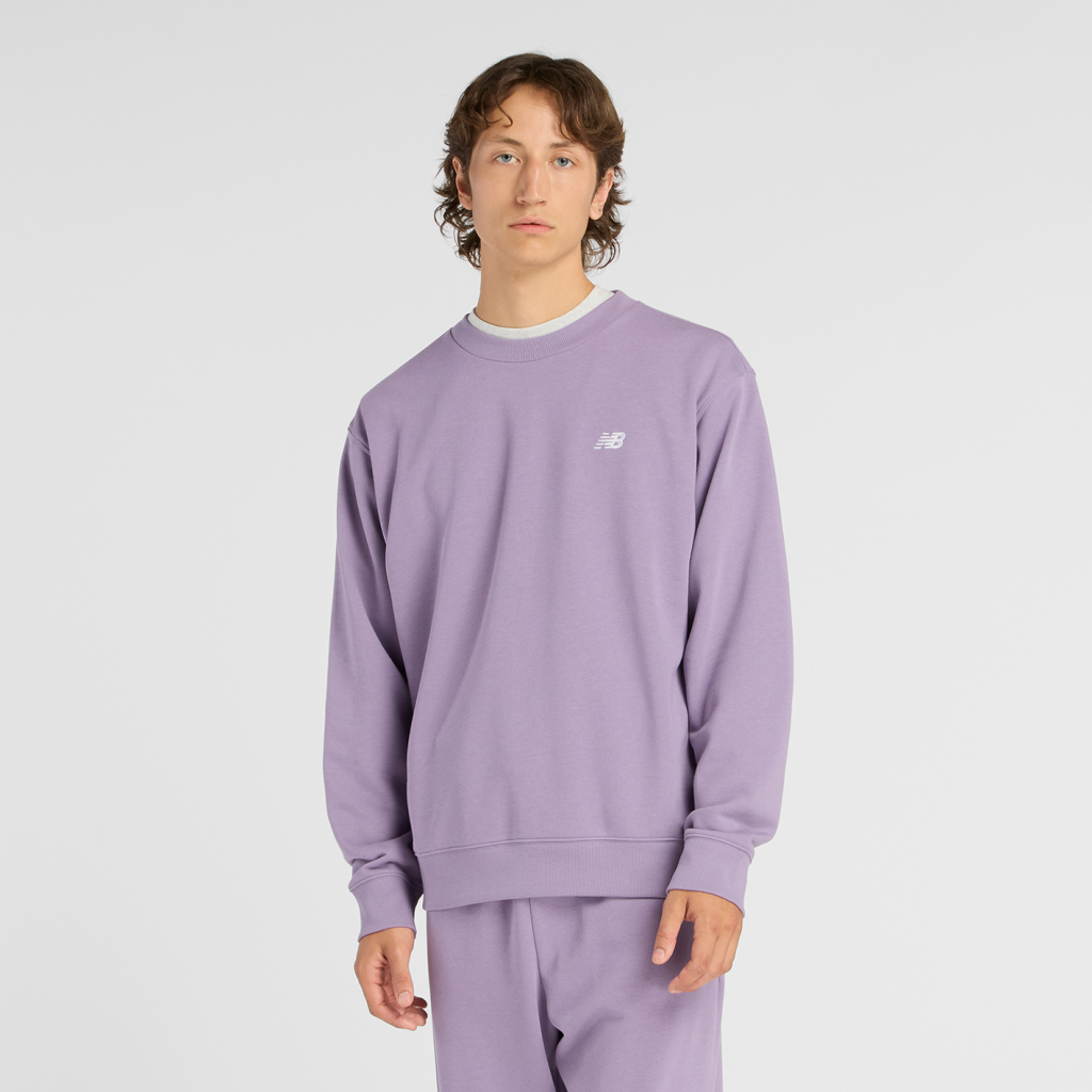 New Balance Sport Essentials Small Logo French Terry Crew in VIOLETT