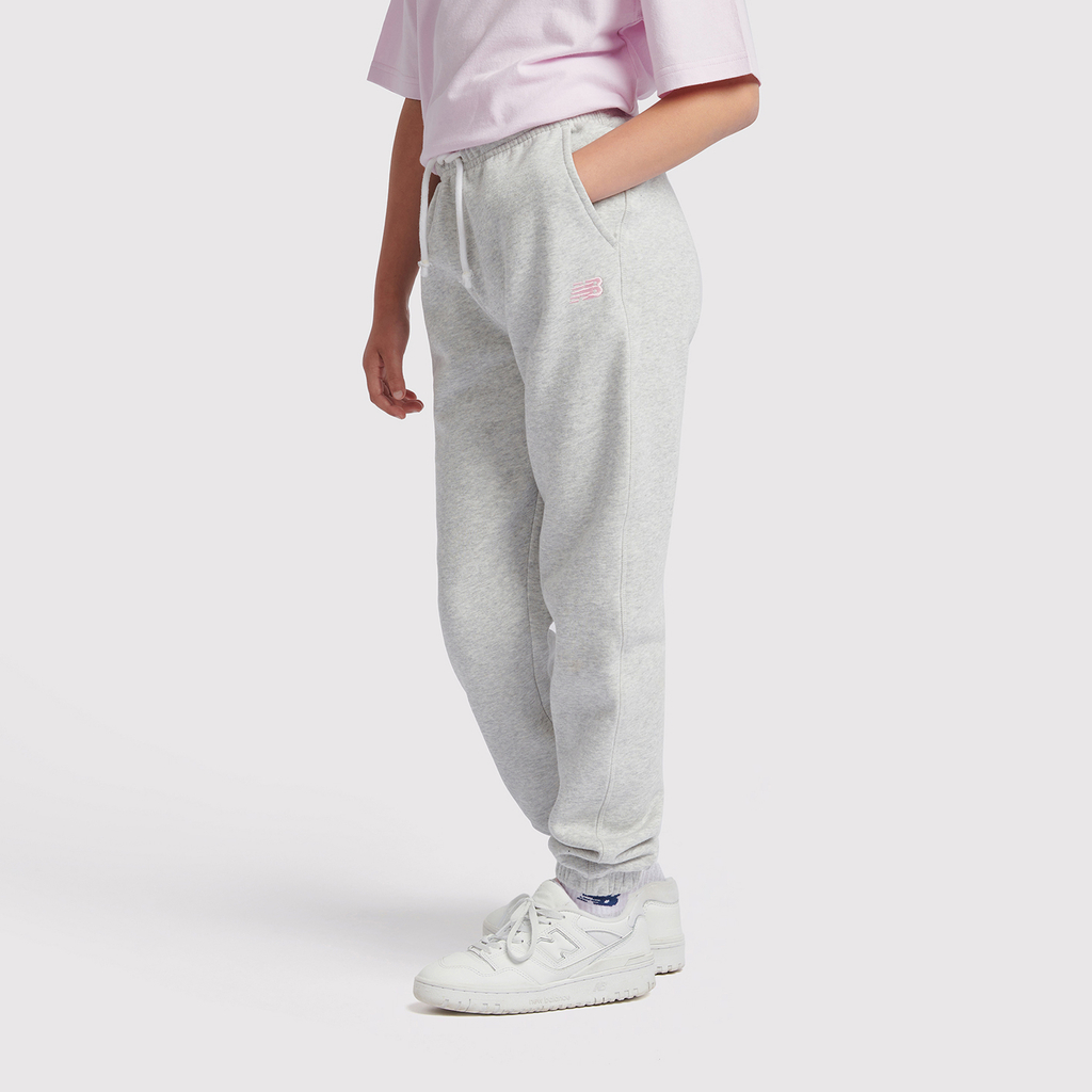 New Balance G New Balance French Terry Small Logo Jogger in GRAU