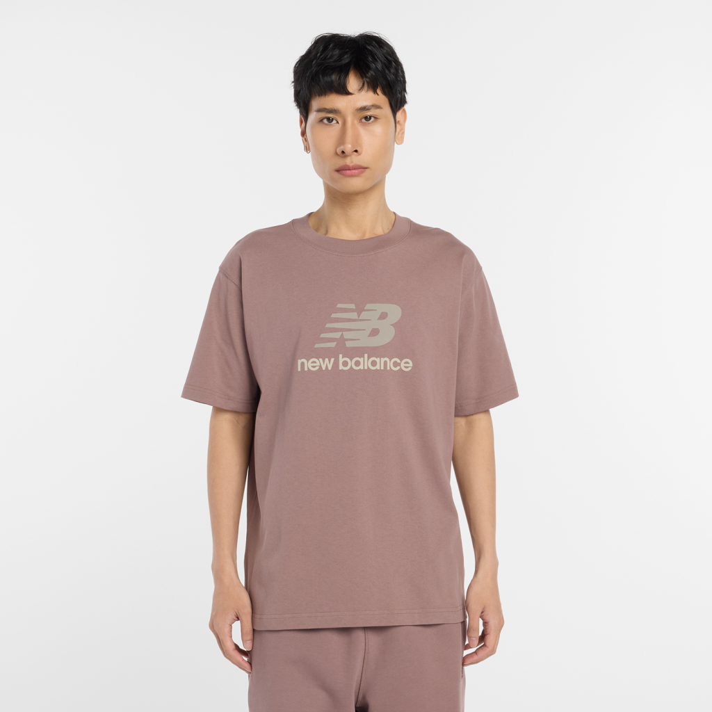 New Balance Athletics Logo T-Shirt in BRAUN