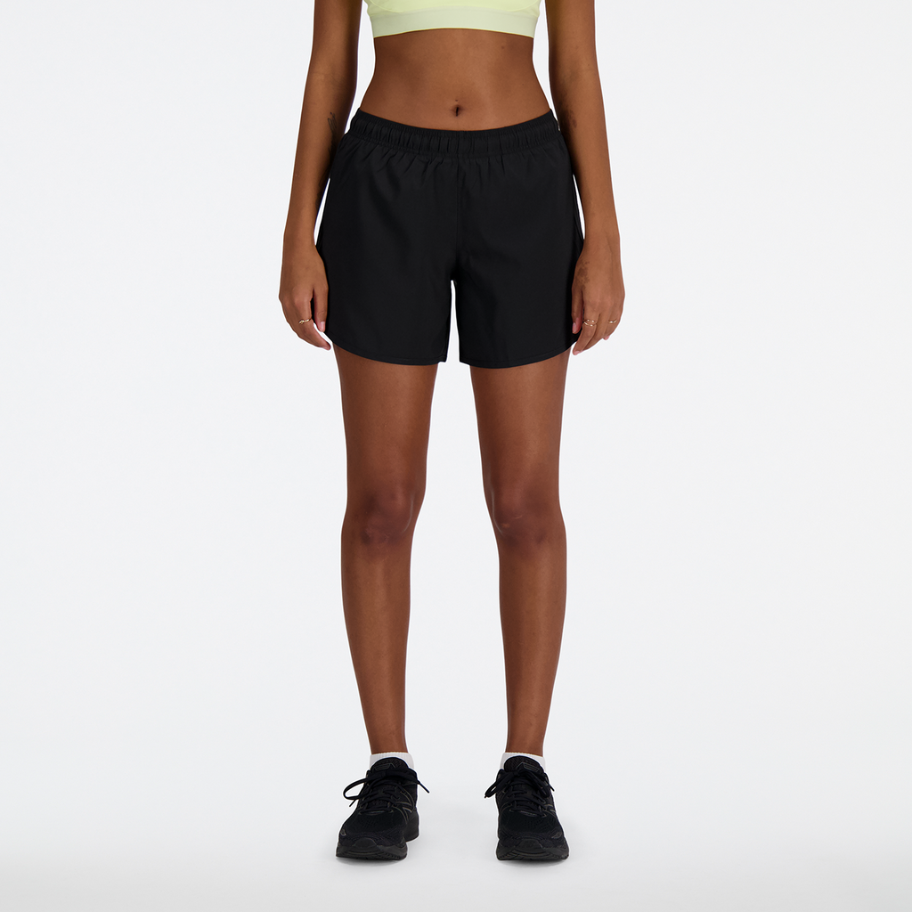 New Balance W Sport Essentials Short 5 Inch in SCHWARZ