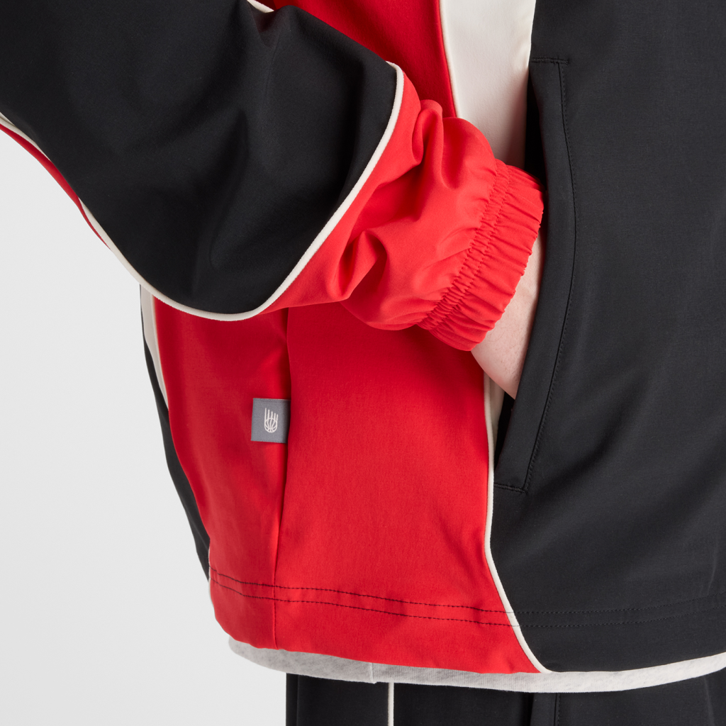 New Balance In Game Woven Track Jacket in SCHWARZ