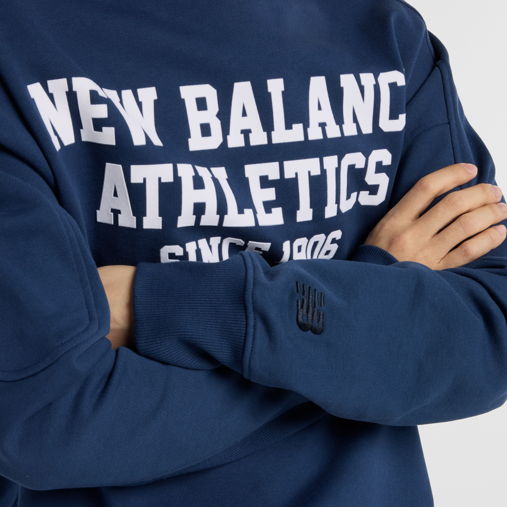 New Balance Varsity French Terry Graphic Crew in BLAU