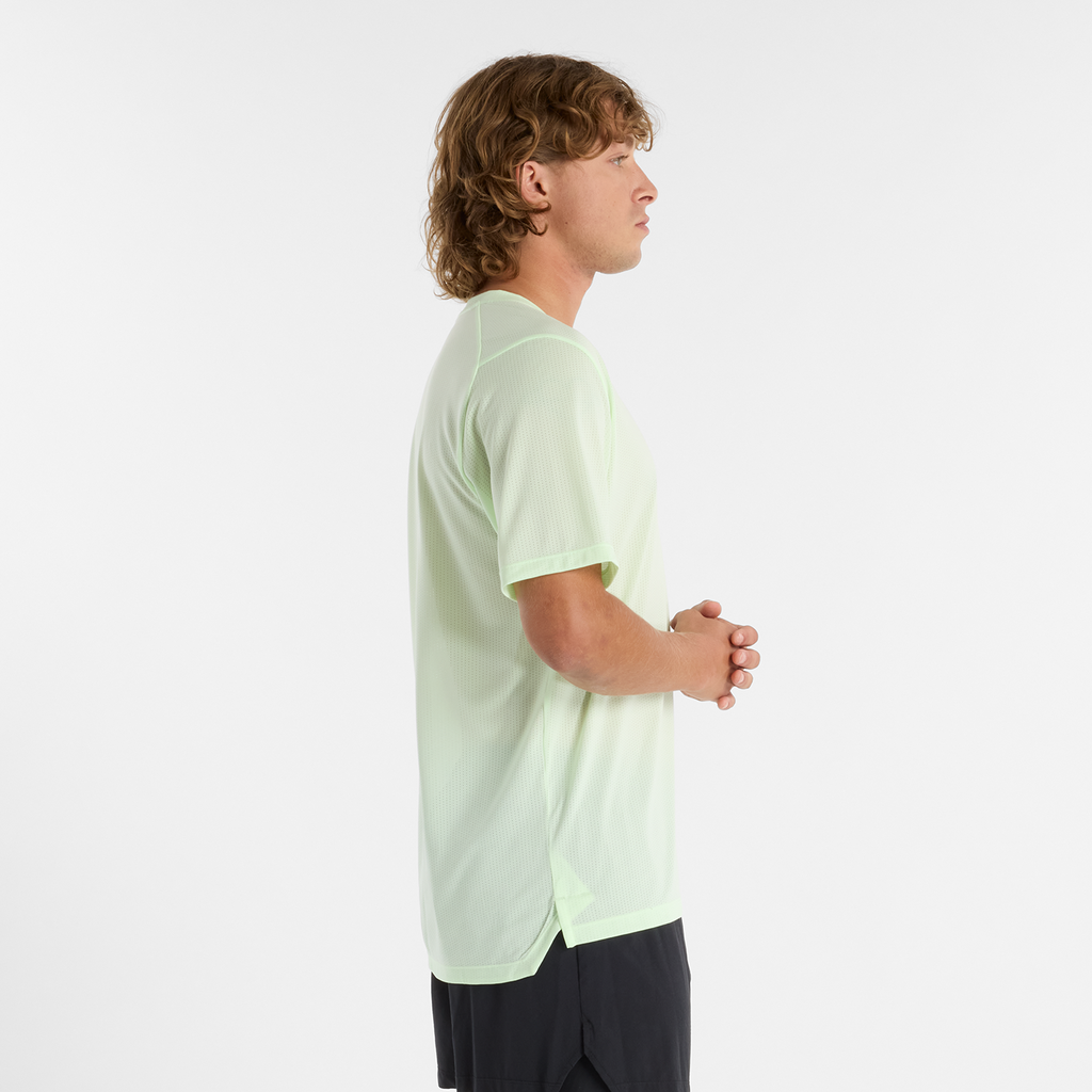 New Balance NB Athletics Run T-Shirt in GRÜN