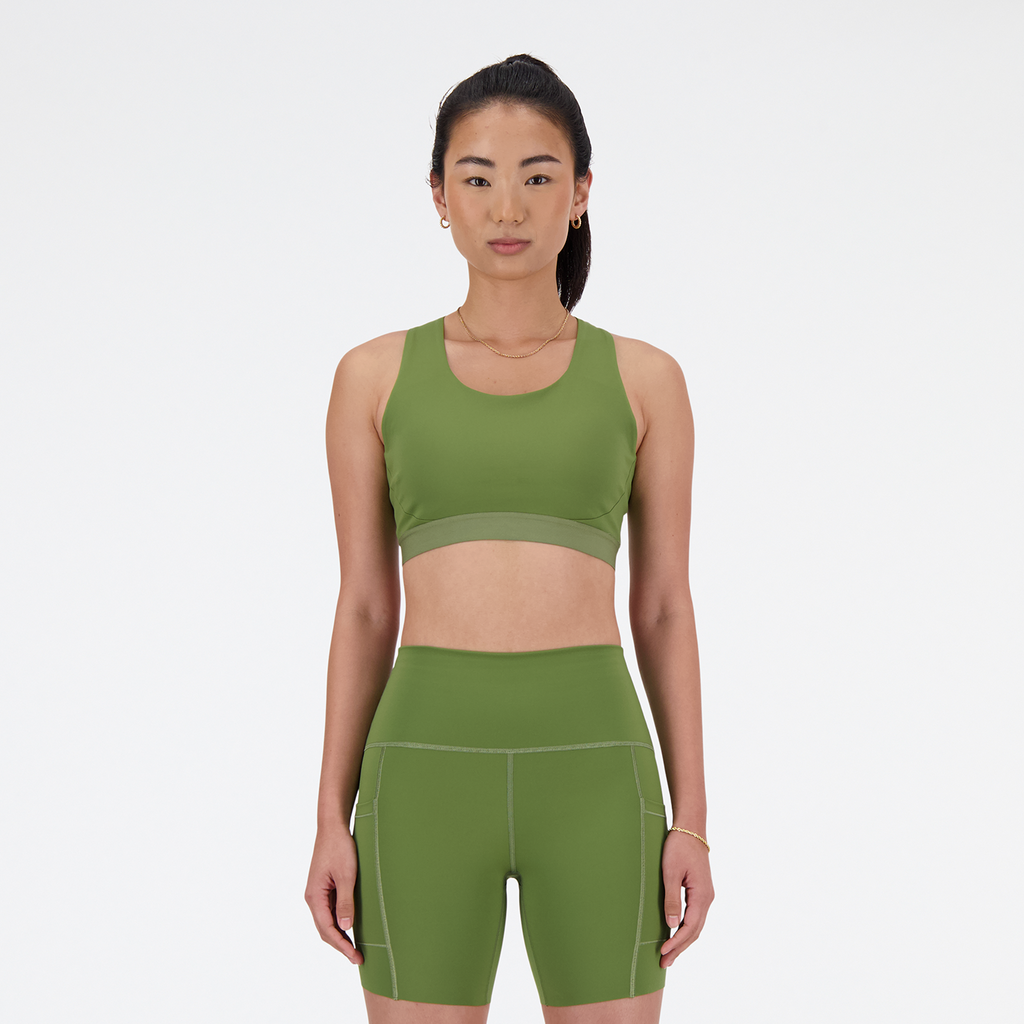 New Balance W NB Athletics Medium Support Sleek Sports Bra in GRÜN