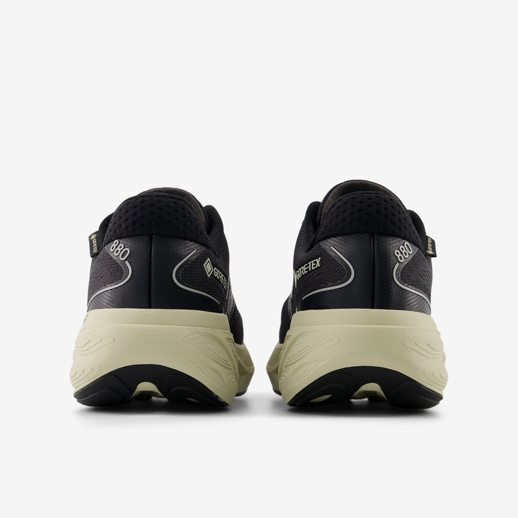 New Balance W 880 GTX v15 Laufschuhe in SCHWARZ