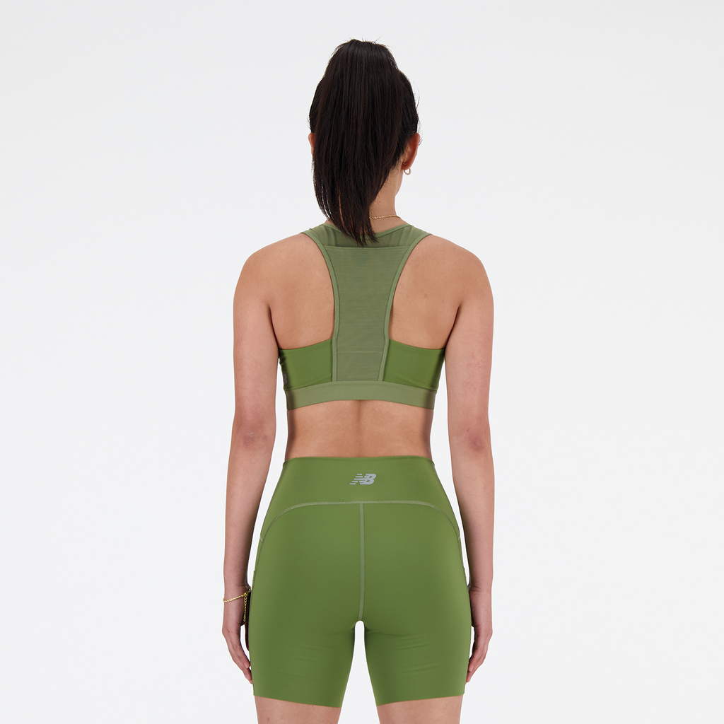 New Balance W NB Athletics Medium Support Sleek Sports Bra in GRÜN