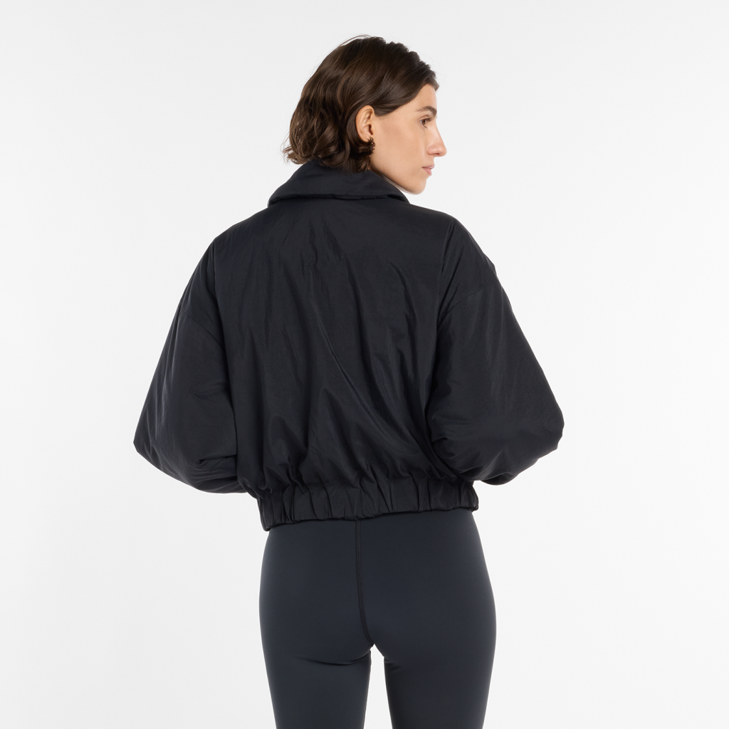 New Balance W Woven Bomber Jacket in SCHWARZ