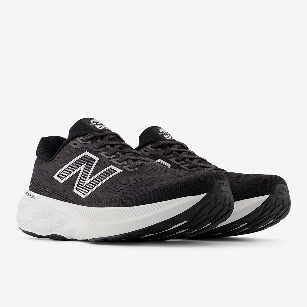 New Balance M 880 v15 Laufschuhe in SCHWARZ