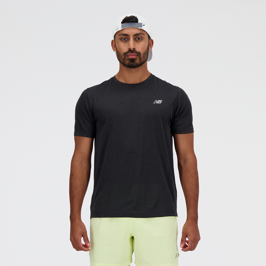 New Balance NB Athletics Run T-Shirt in SCHWARZ
