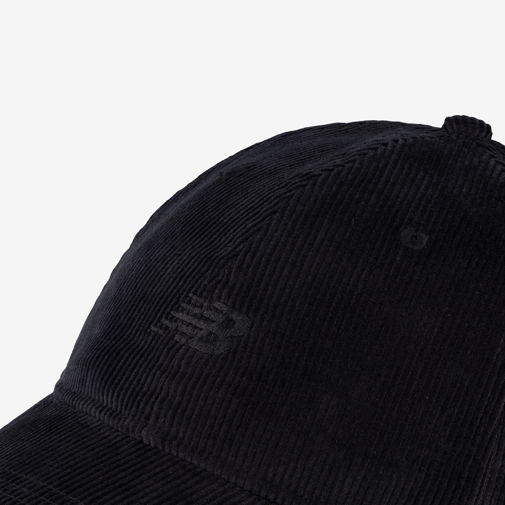 New Balance 6 Panel Washed Corduroy Hat in SCHWARZ