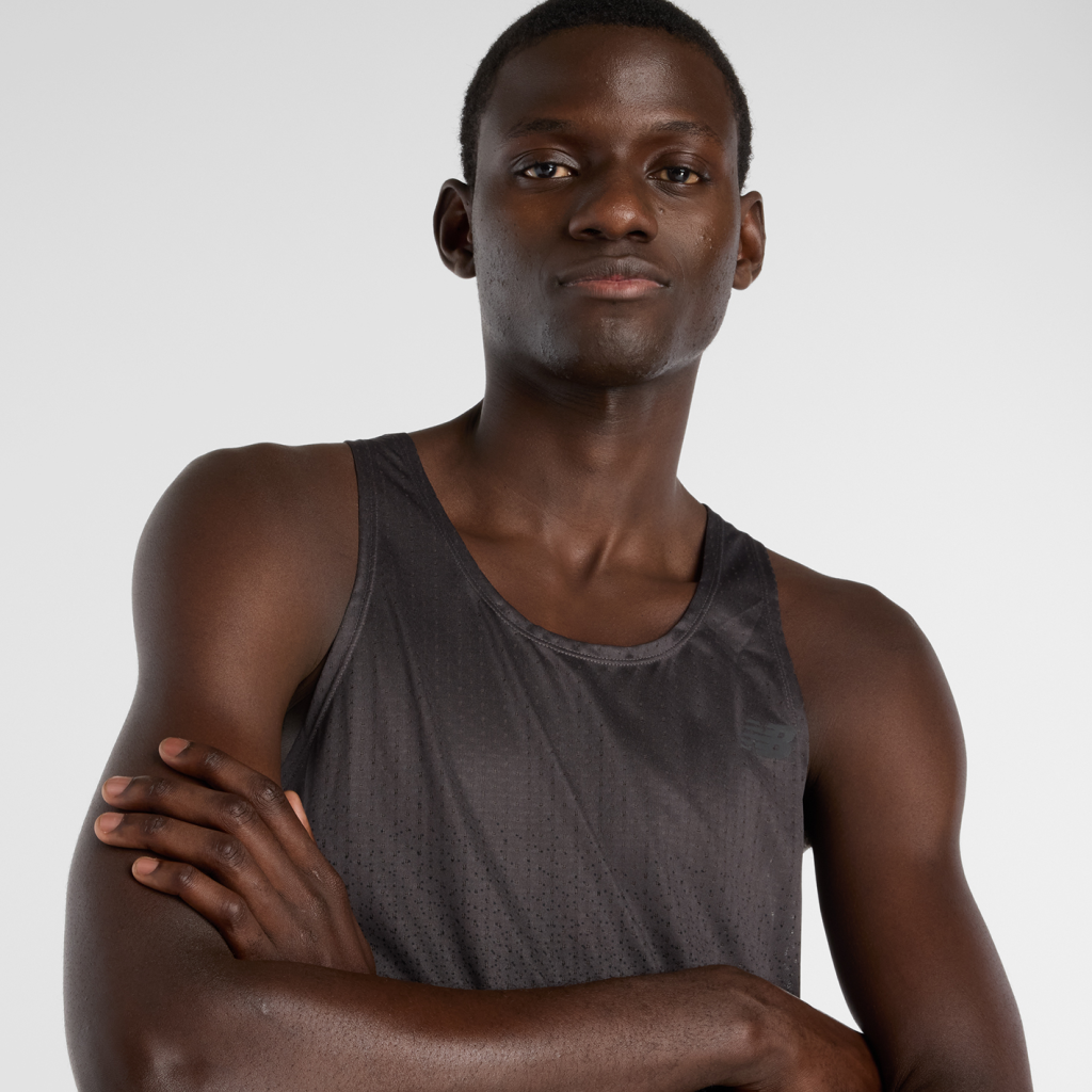 New Balance Viz-Tech Run Singlet in SCHWARZ
