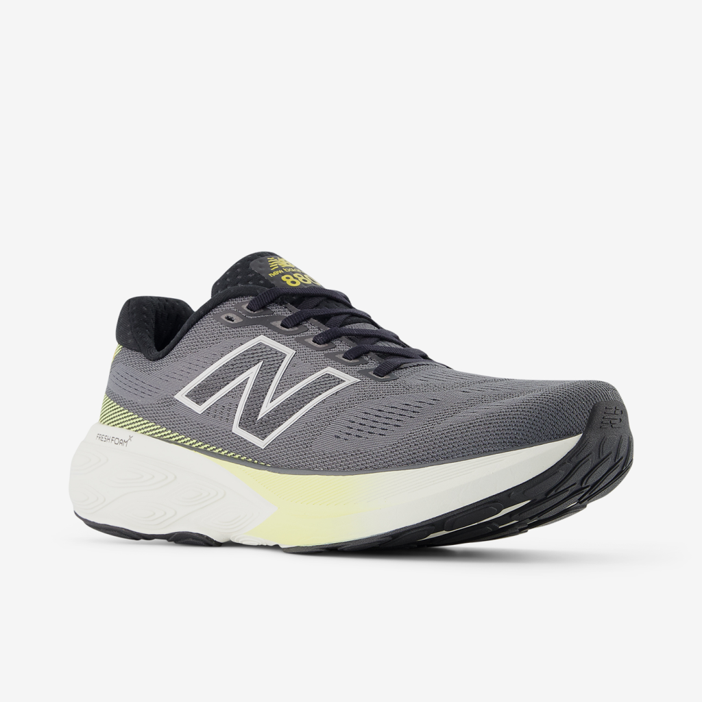 New Balance M 880 v15 Laufschuhe in SCHWARZ