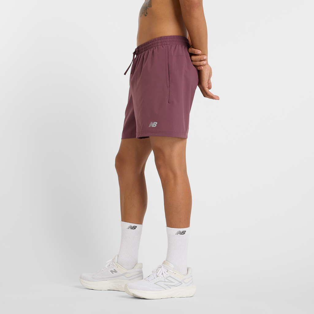 New Balance Sports Essentials Short 5 Inch Brief in VIOLETT