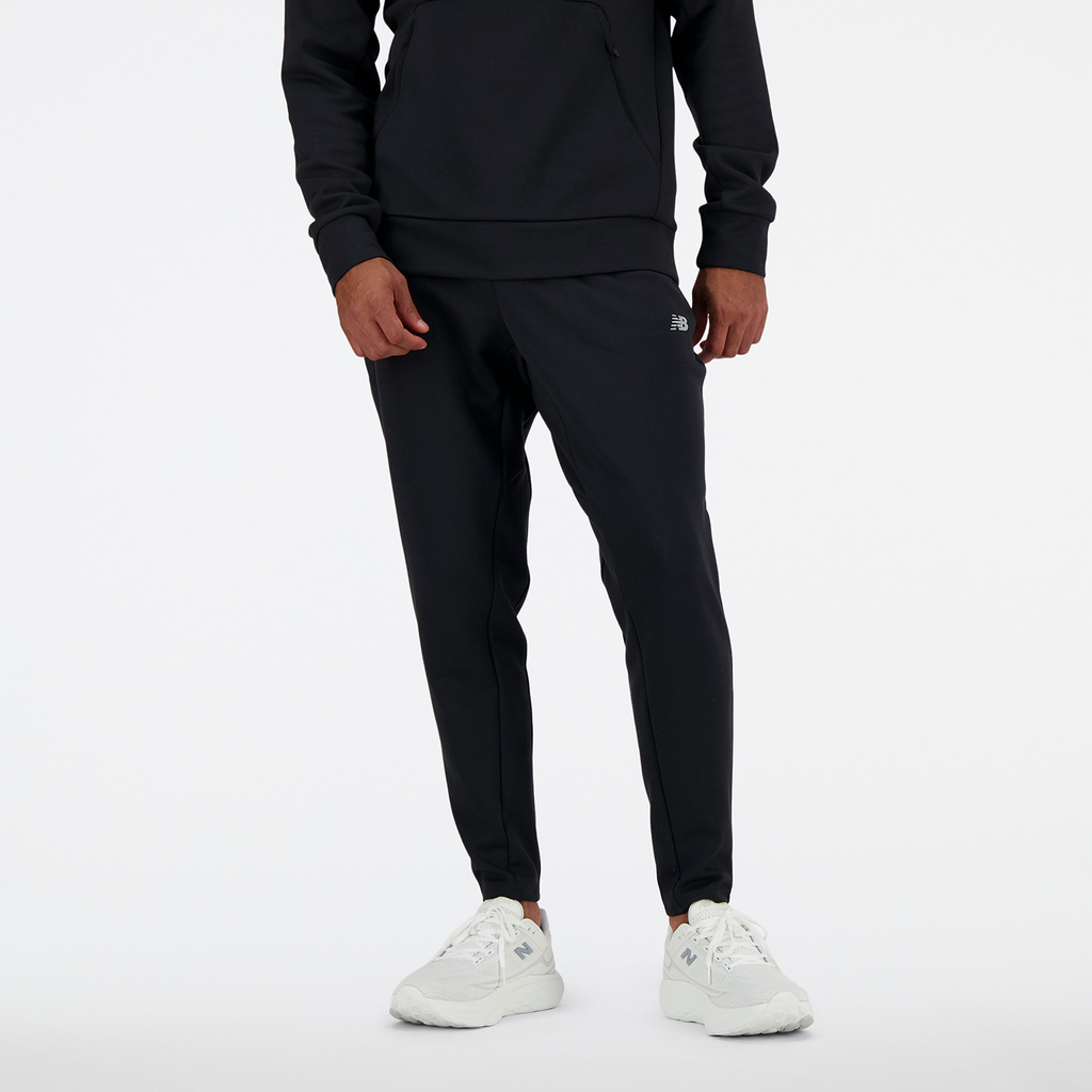 New Balance Tech Knit Pant in SCHWARZ