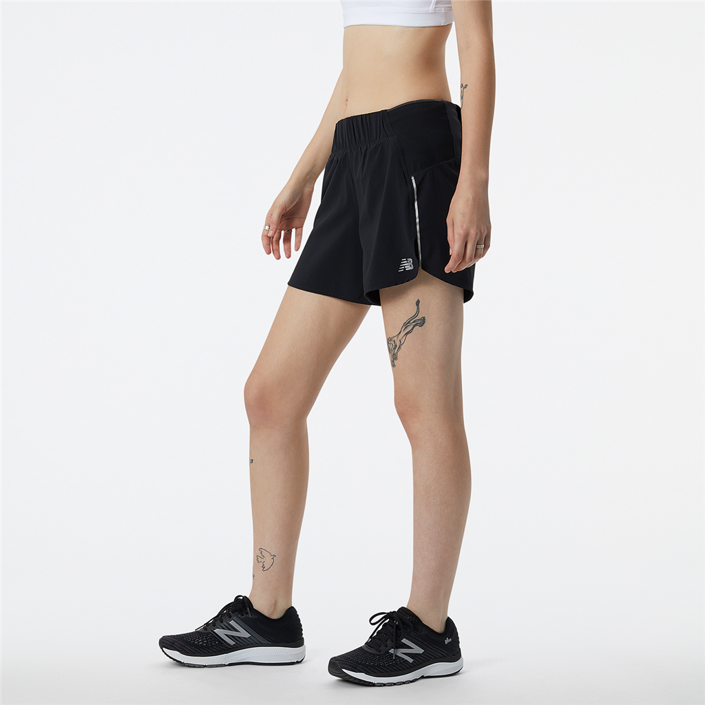 New Balance W Impact Run 5in Short in SCHWARZ