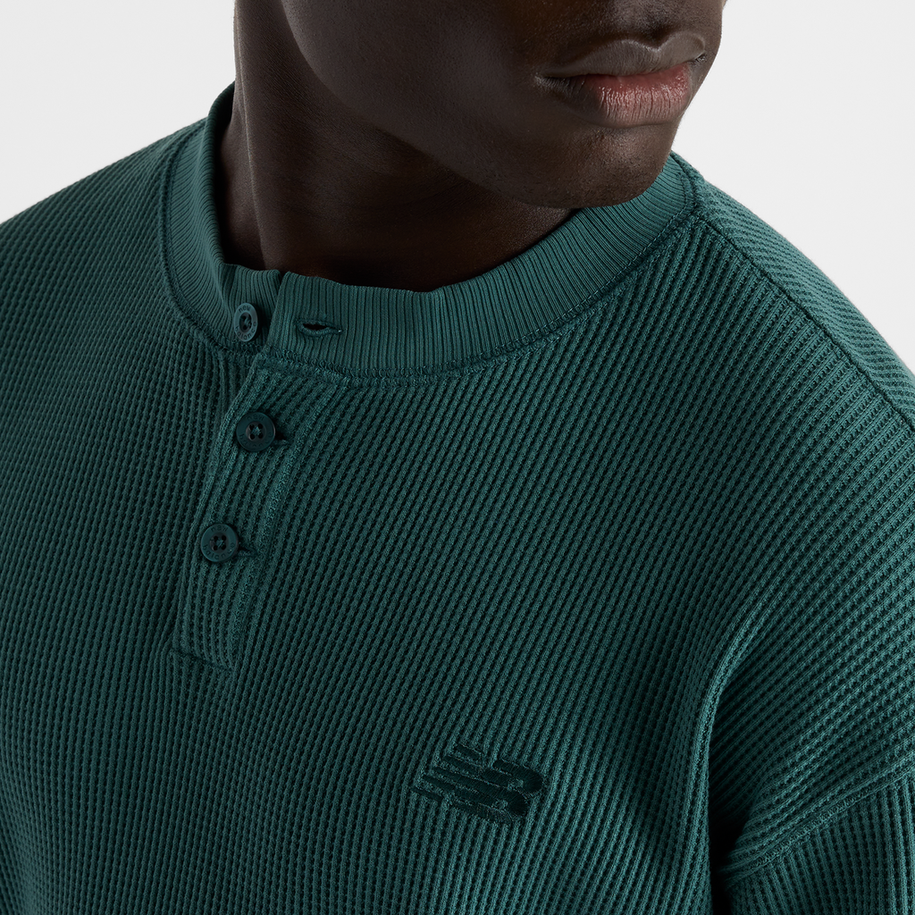 New Balance Waffle Knit Long Sleeve Henley in GRÜN