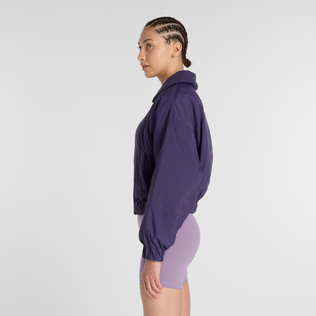 New Balance W Woven Bomber Jacket in VIOLETT