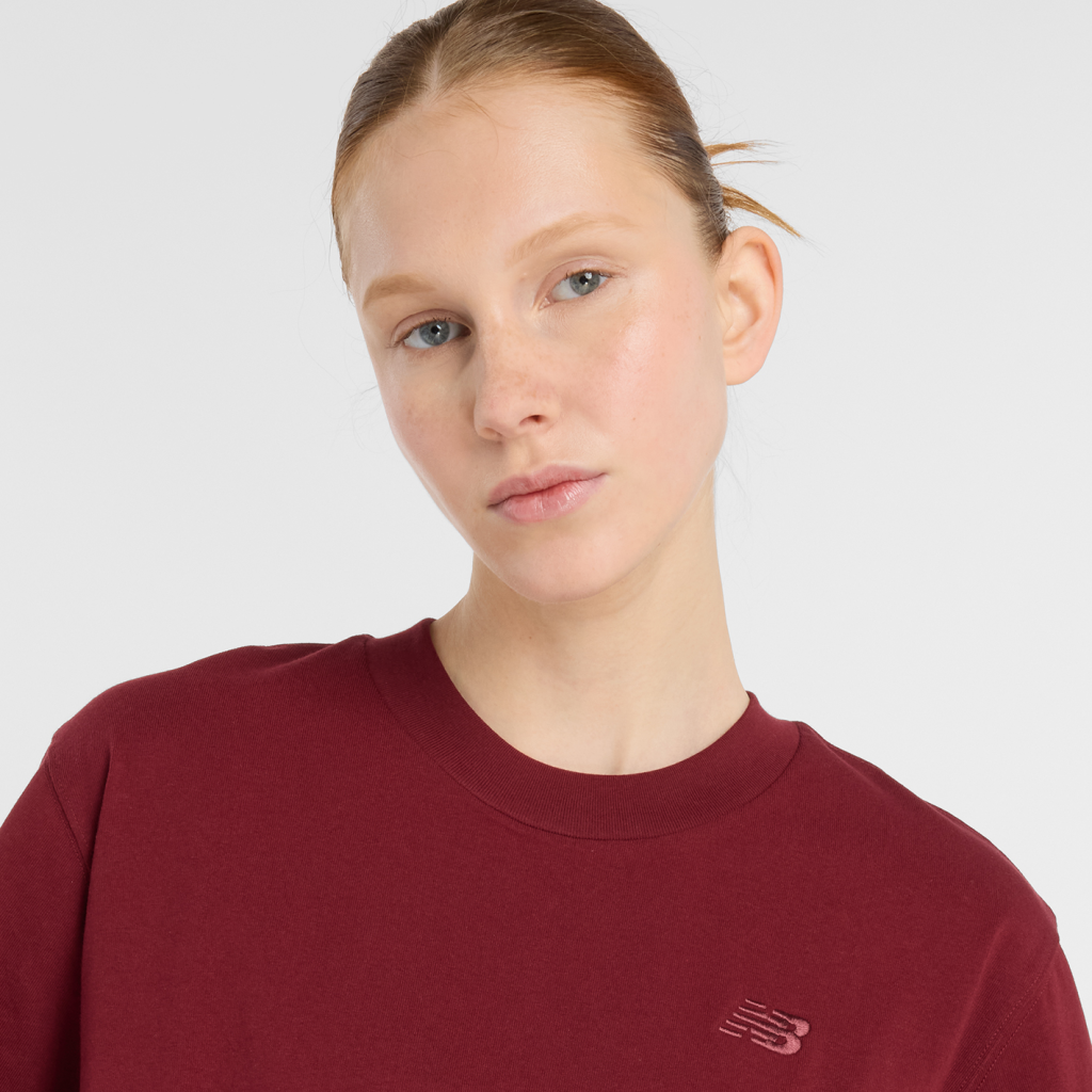 New Balance W NB Athletics Jersey T-Shirt in ROT