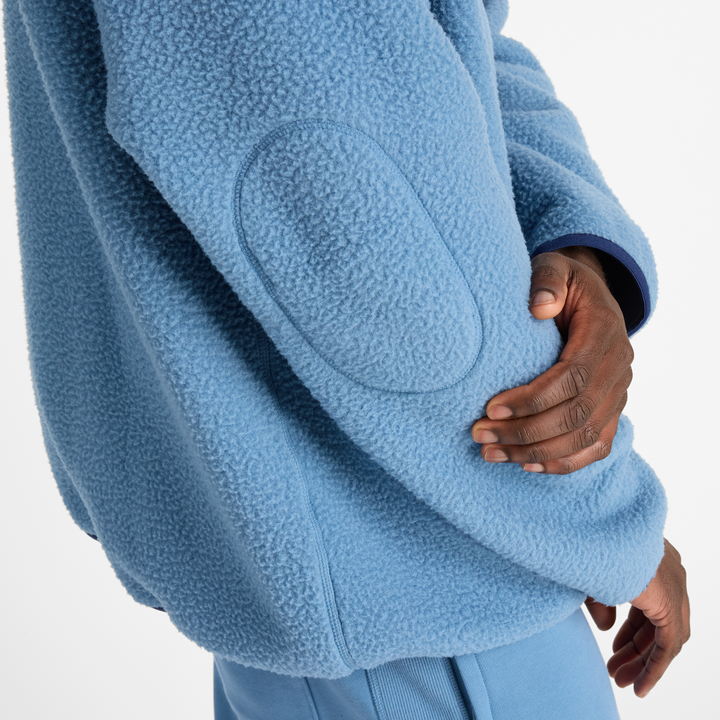 New Balance Hoops Sherpa Top in BLAU