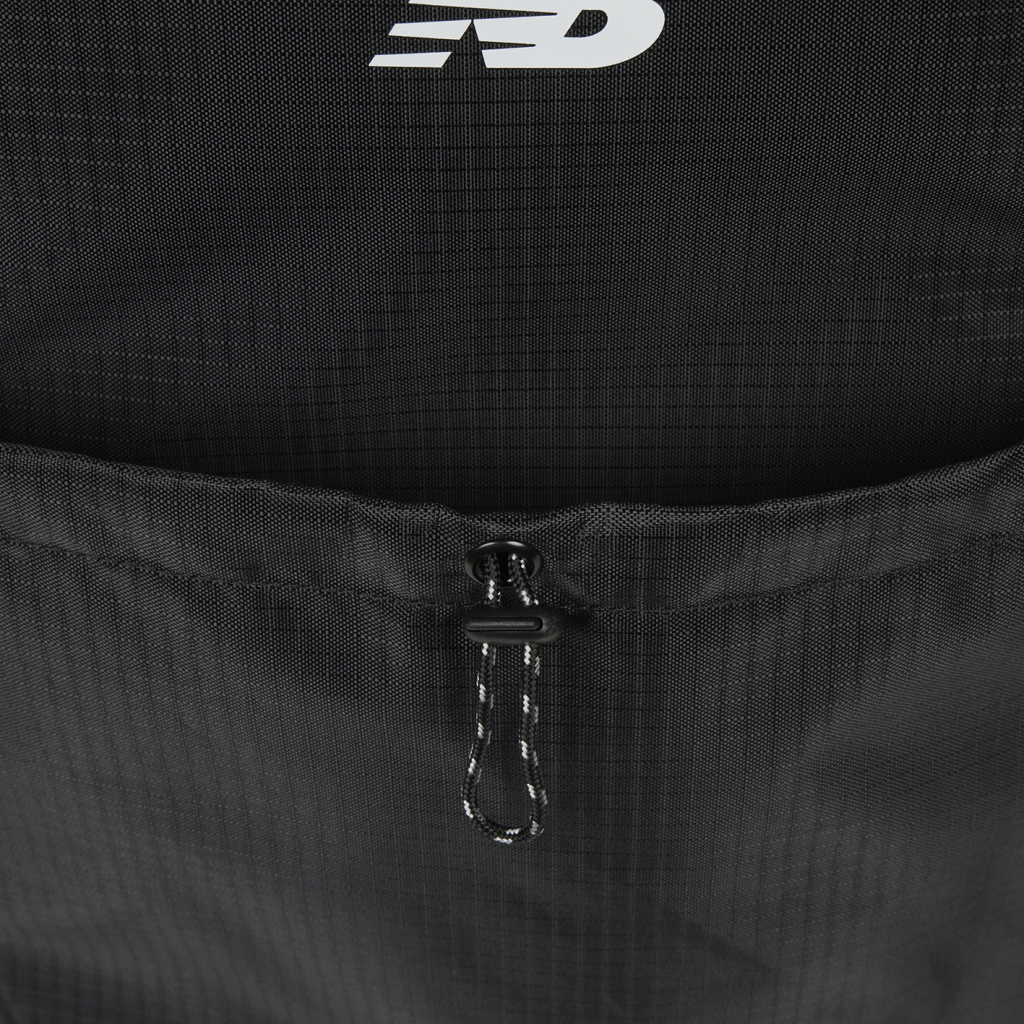 New Balance Essentials Backpack in SCHWARZ
