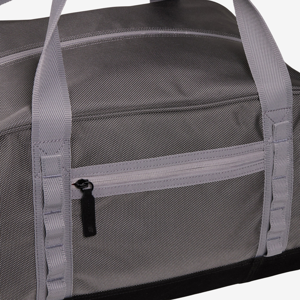 New Balance Legacy Icon Duffel Bag in GRAU