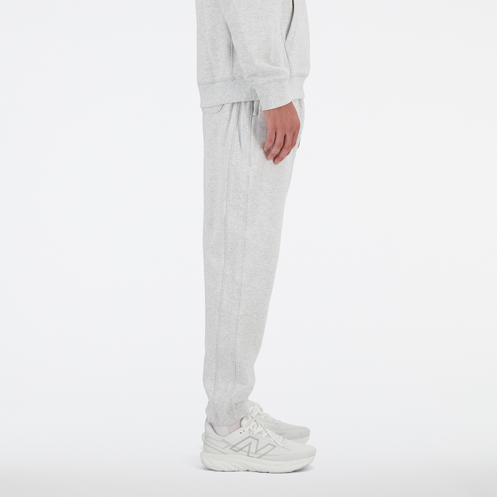New Balance NB Athletics French Terry Jogger in GRAU