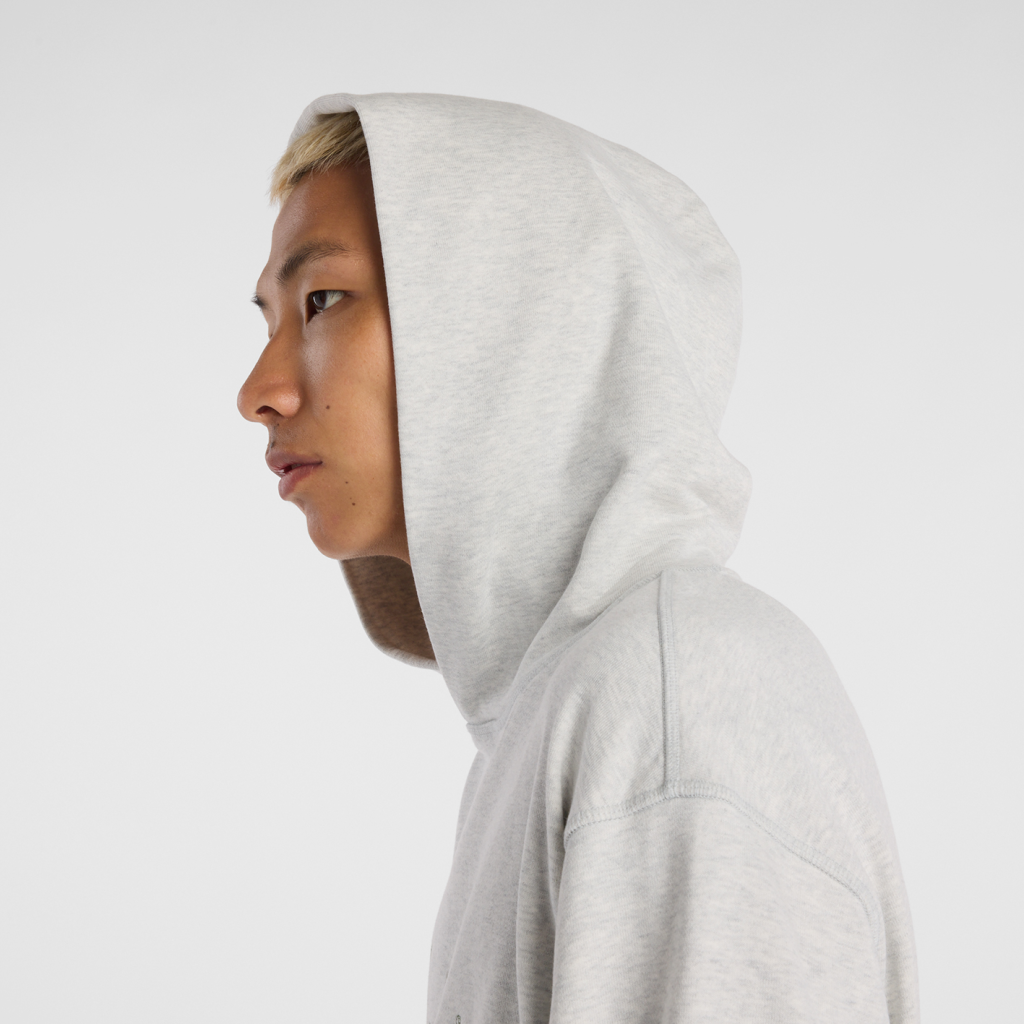New Balance Atheltics Signature Hoodie in GRAU