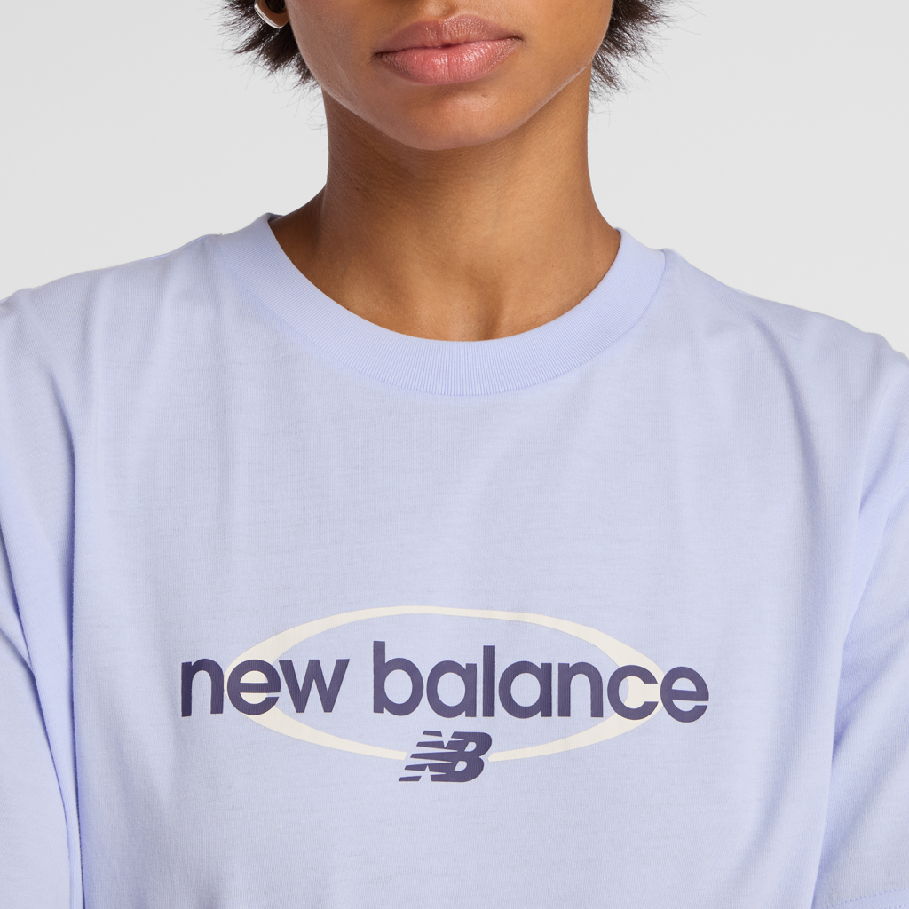 New Balance W Sport Relaxed Graphic T-Shirt in VIOLETT
